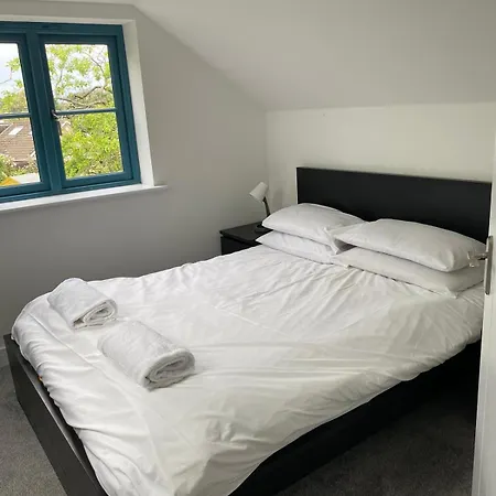 4 Bedroom In Frampton Bristol