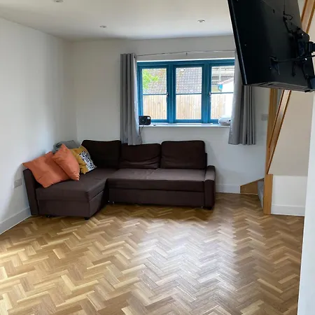 4 Bedroom In Frampton *