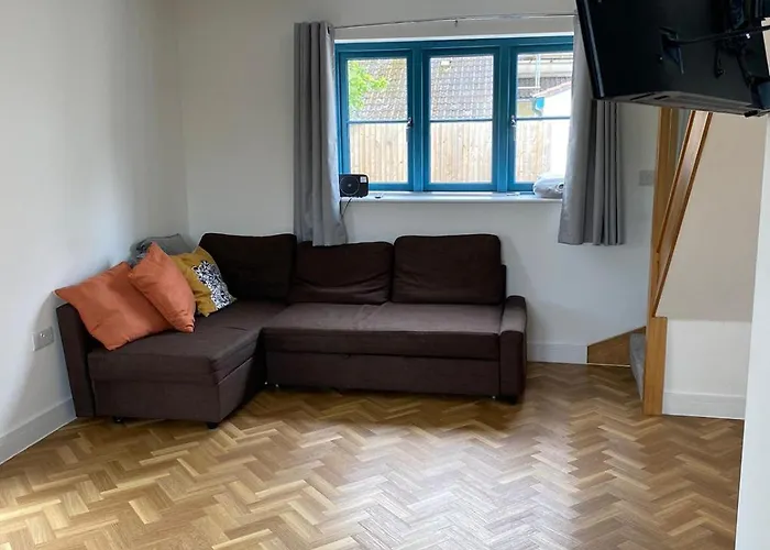 4 Bedroom In Frampton *